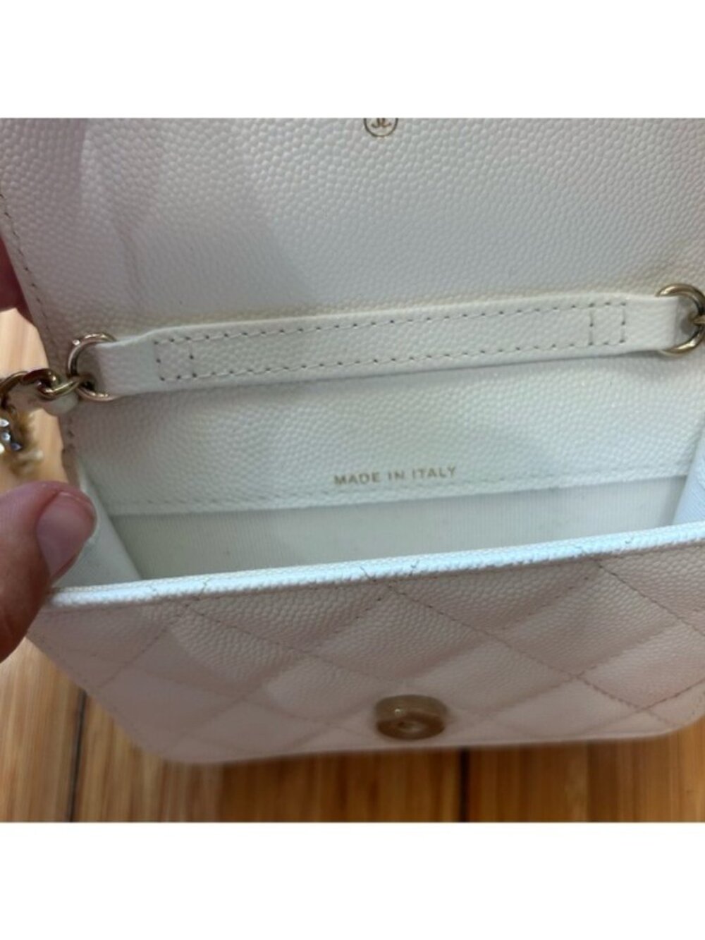 Chanel Mini Wallet On Chain White Caviar quilted crossbody Gold Hardware - Picture 9 of 14